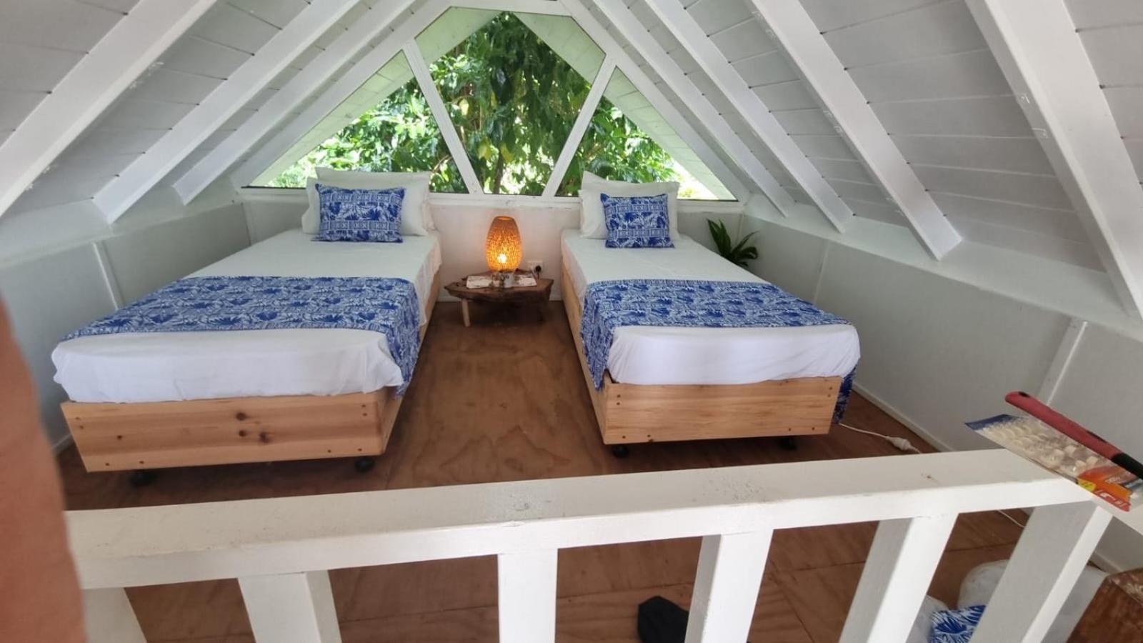 Whispering Palms - Absolute Beachfront Villas Port Vila Eksteriør billede